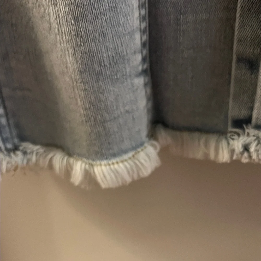 Women's Light Wash Jean Jacket with Frayed Hem - Picture 4 of 7